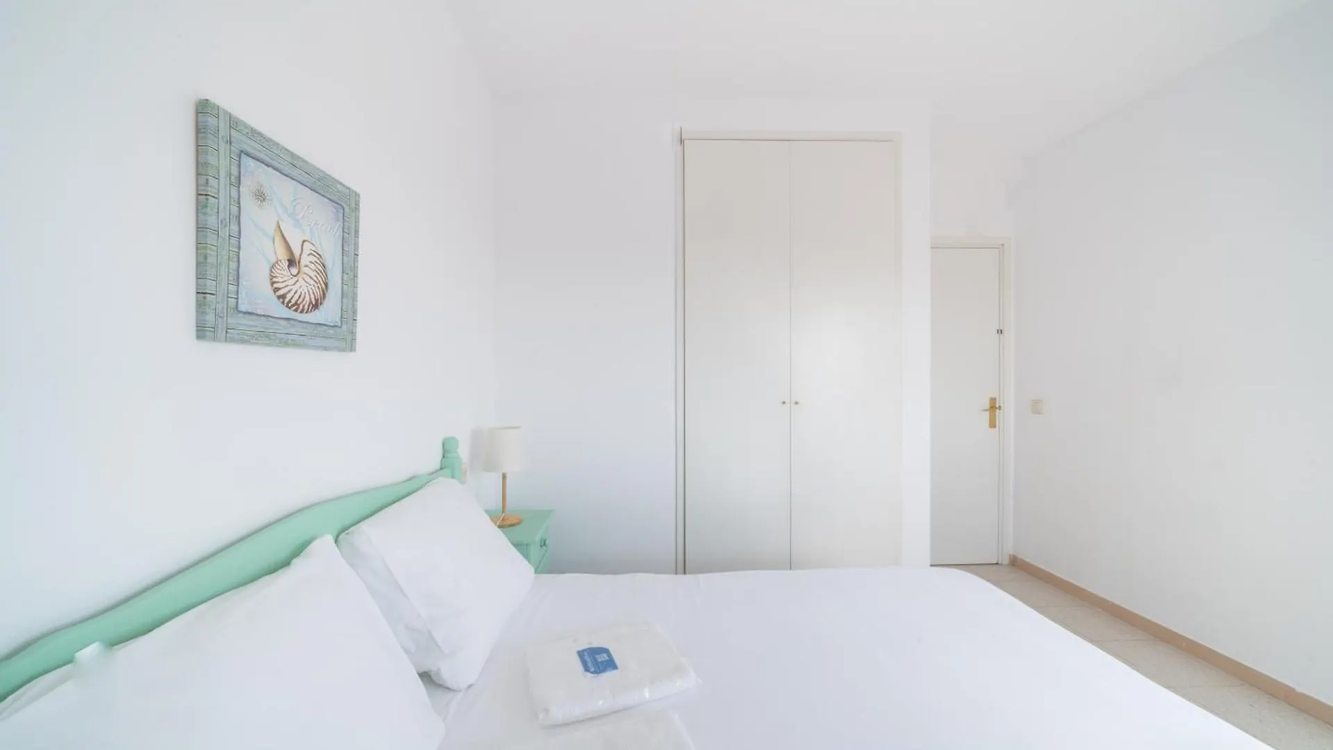 Wehostyou - Bel Appartement Roses, Margarida 43 Spain