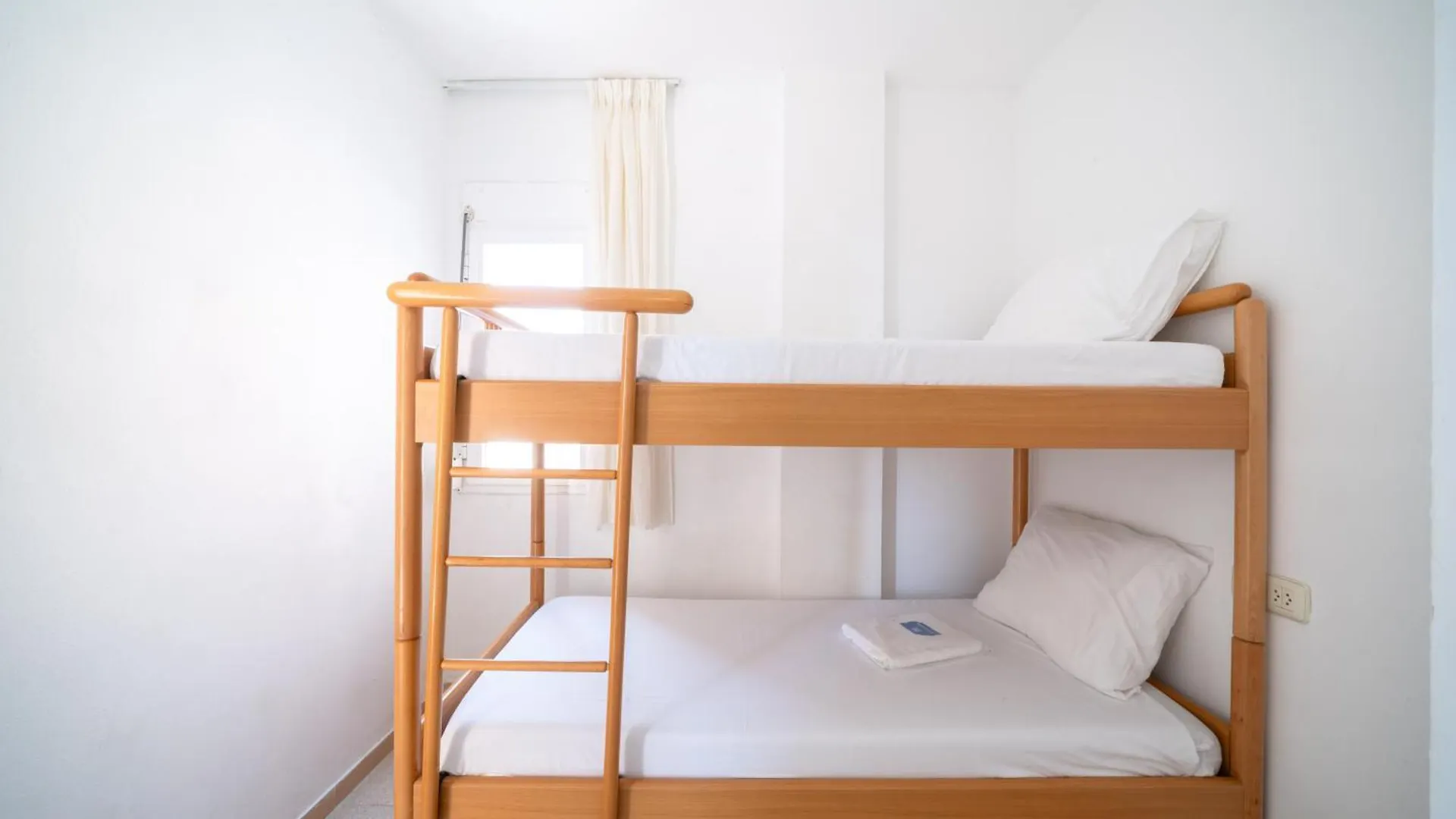 Wehostyou - Bel Appartement Roses, Margarida 43 Roses